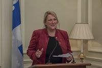 Lise Thériault, ministre responsable de la Protection des consommateurs et de l'Habitation